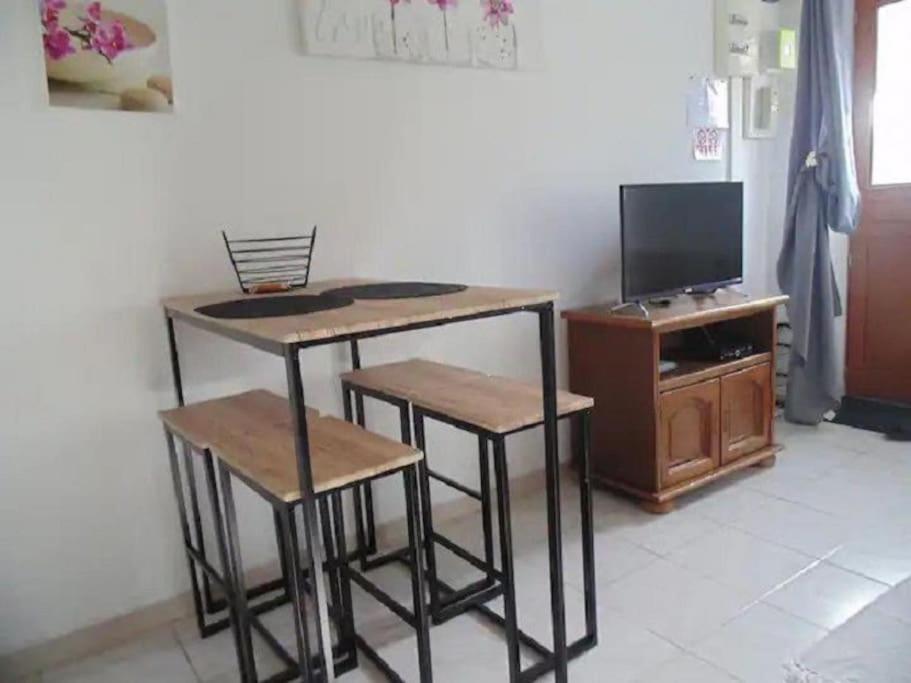 Le Gambetta - Nouveau Proprietaire Estissac Bagian luar foto