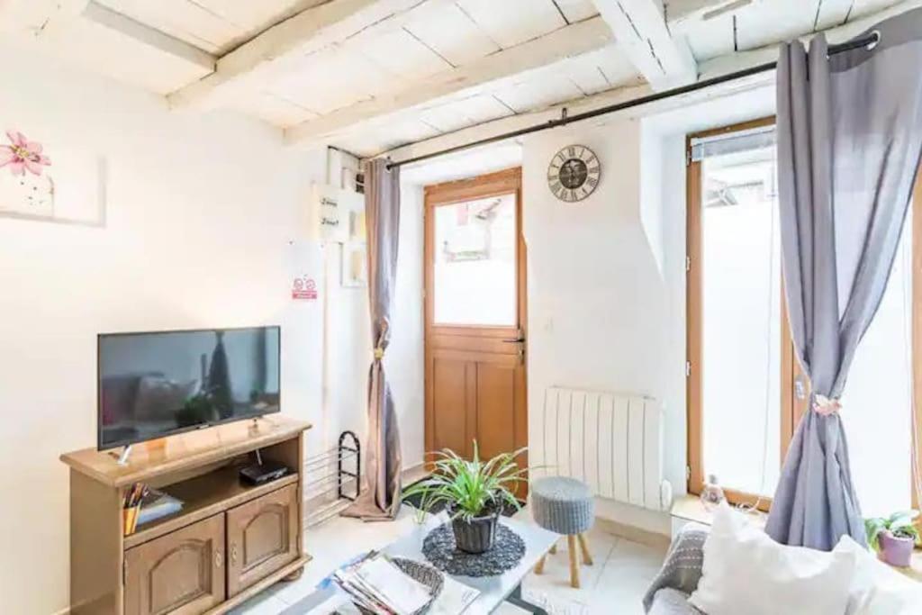 Le Gambetta - Nouveau Proprietaire Estissac Bagian luar foto