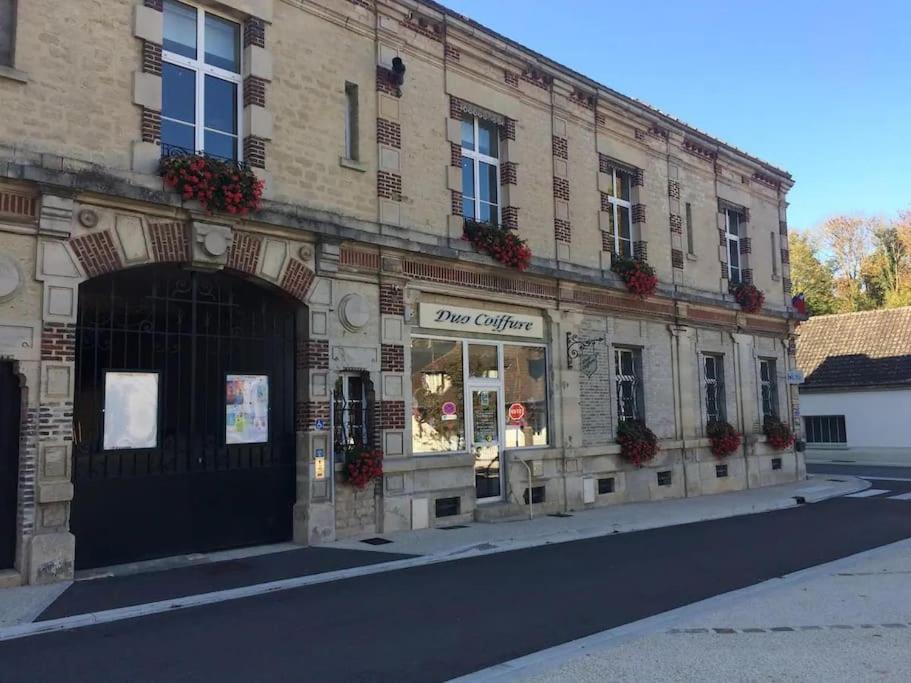Le Gambetta - Nouveau Proprietaire Estissac Bagian luar foto