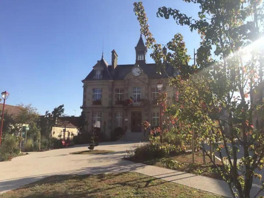 Le Gambetta - Nouveau Proprietaire Estissac Bagian luar foto