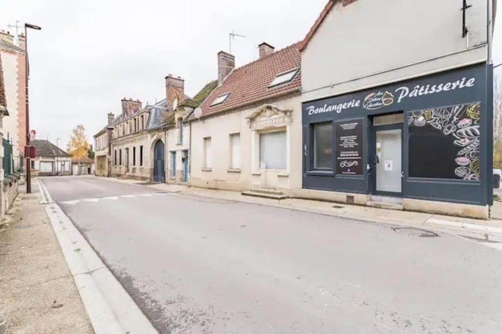 Le Gambetta - Nouveau Proprietaire Estissac Bagian luar foto