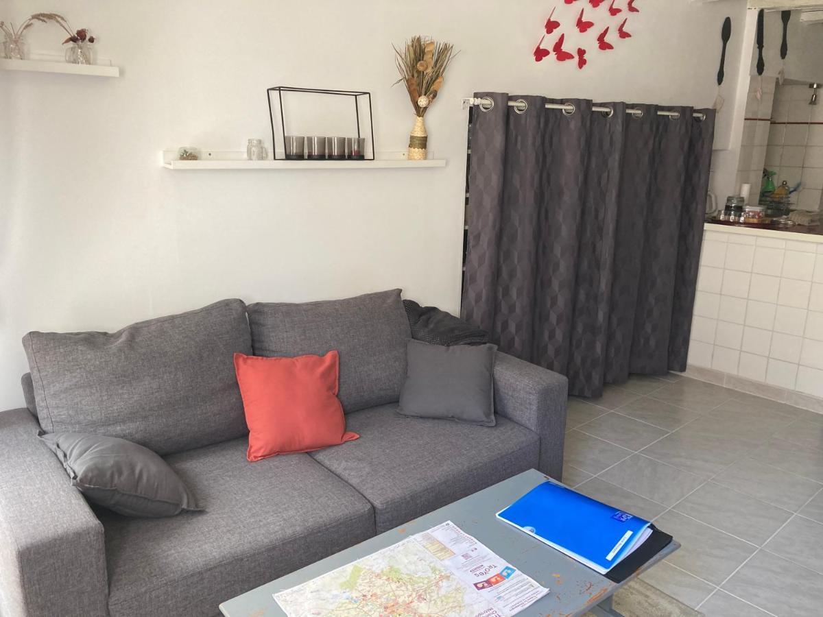 Le Gambetta - Nouveau Proprietaire Estissac Bagian luar foto